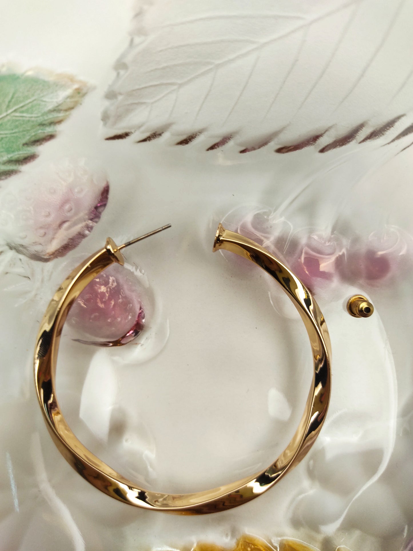 018 Large Gold Twist Hoops