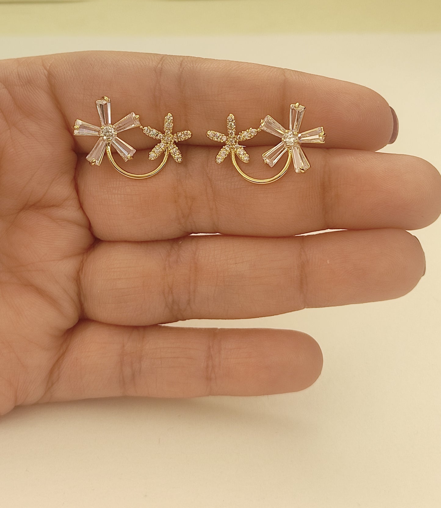 122 Gold Dainty Flower Studs