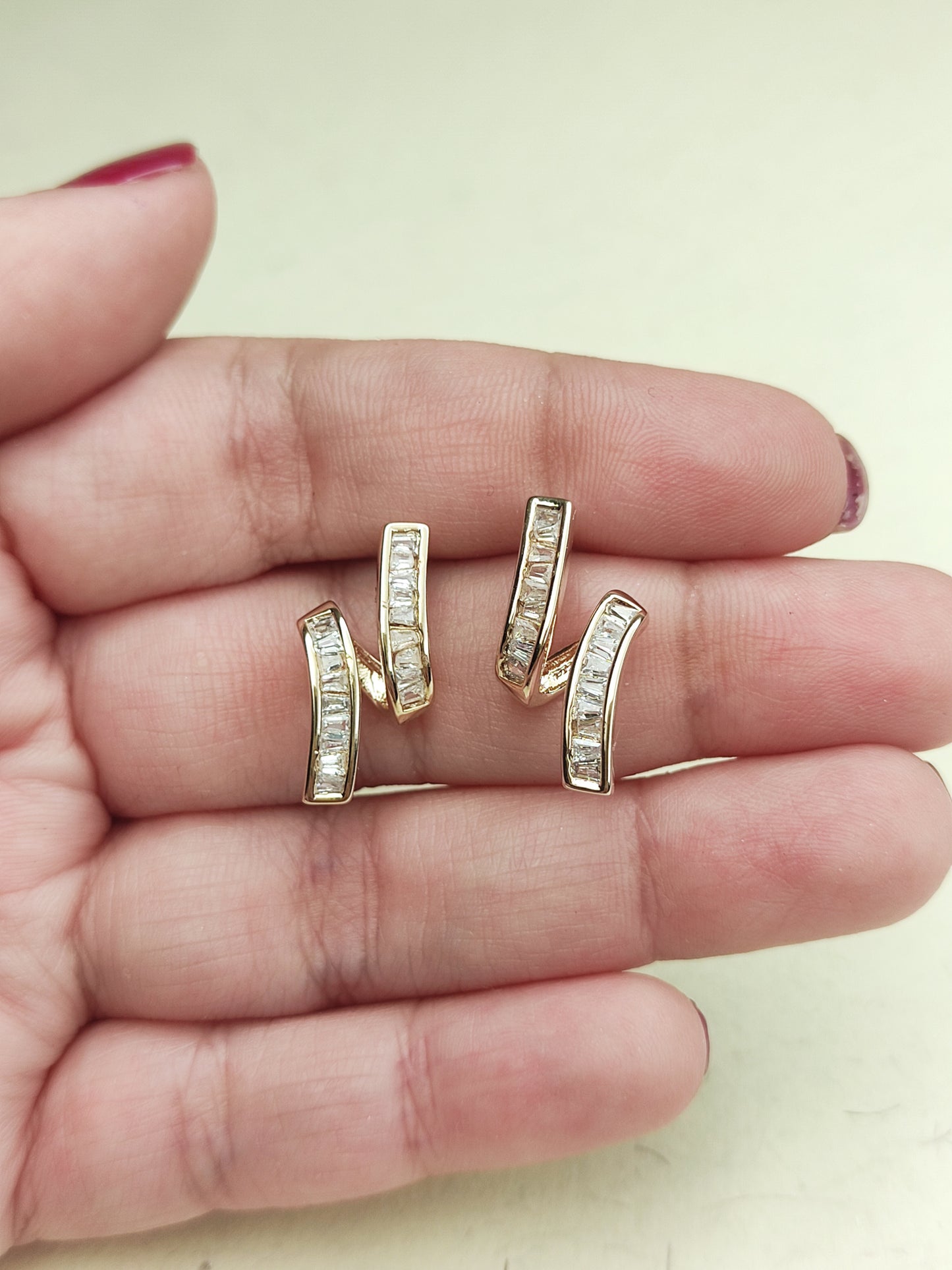 147 Gold Spiral Studs