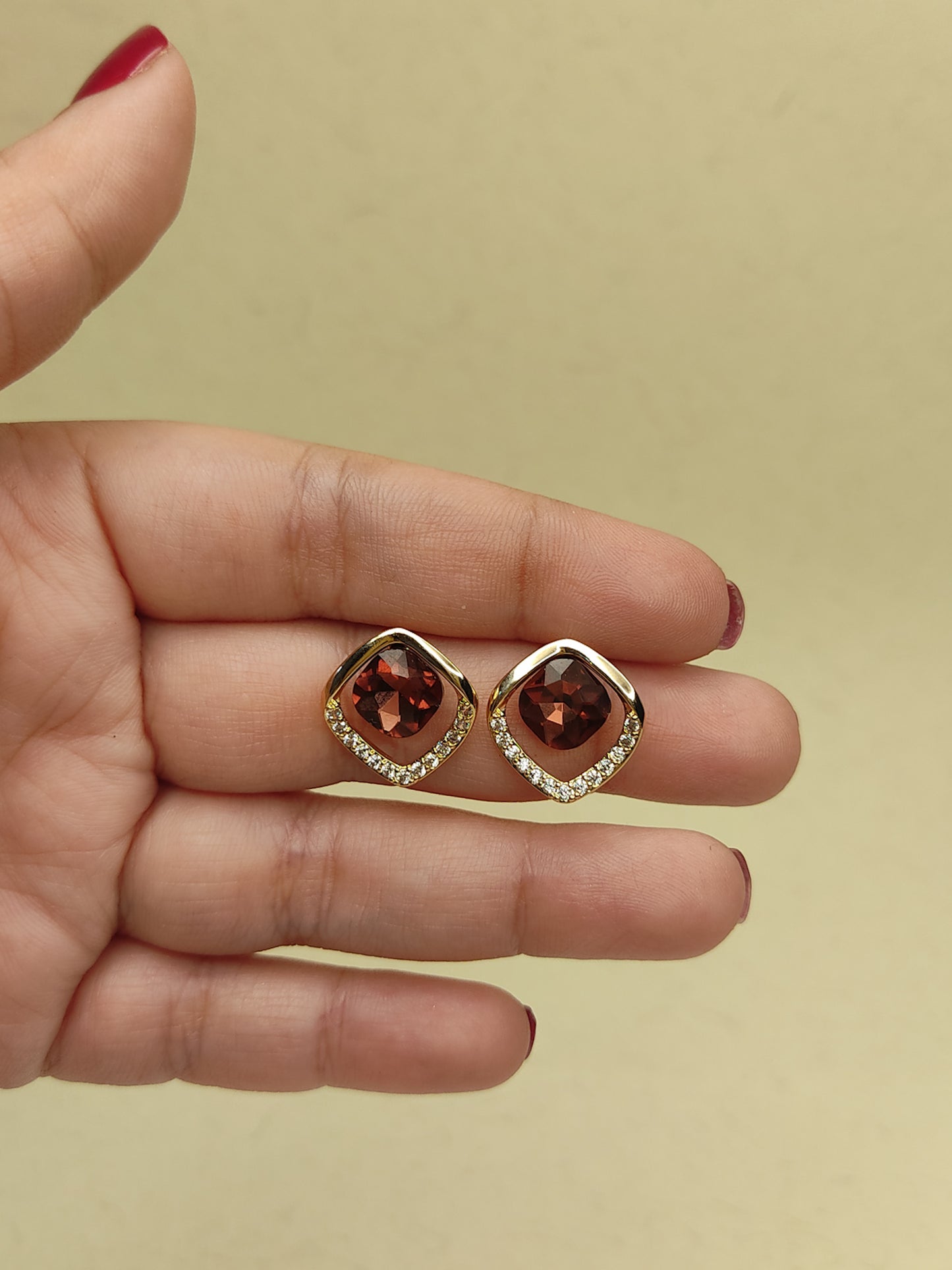 198 Brown & Gold Dainty Studs