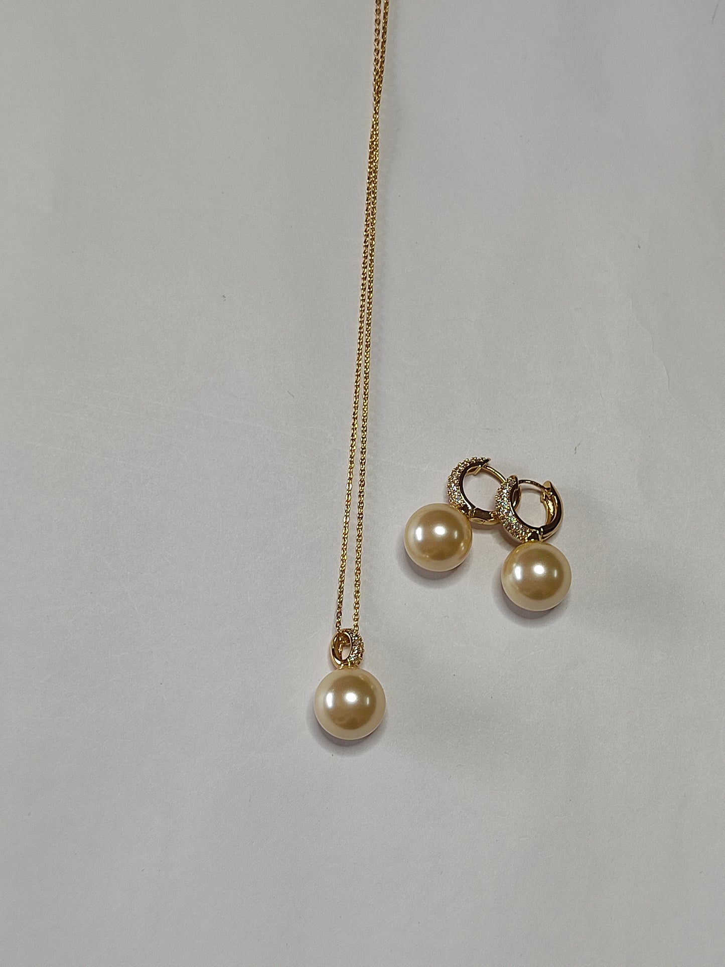 254 Gold & Pearl Pendant Set