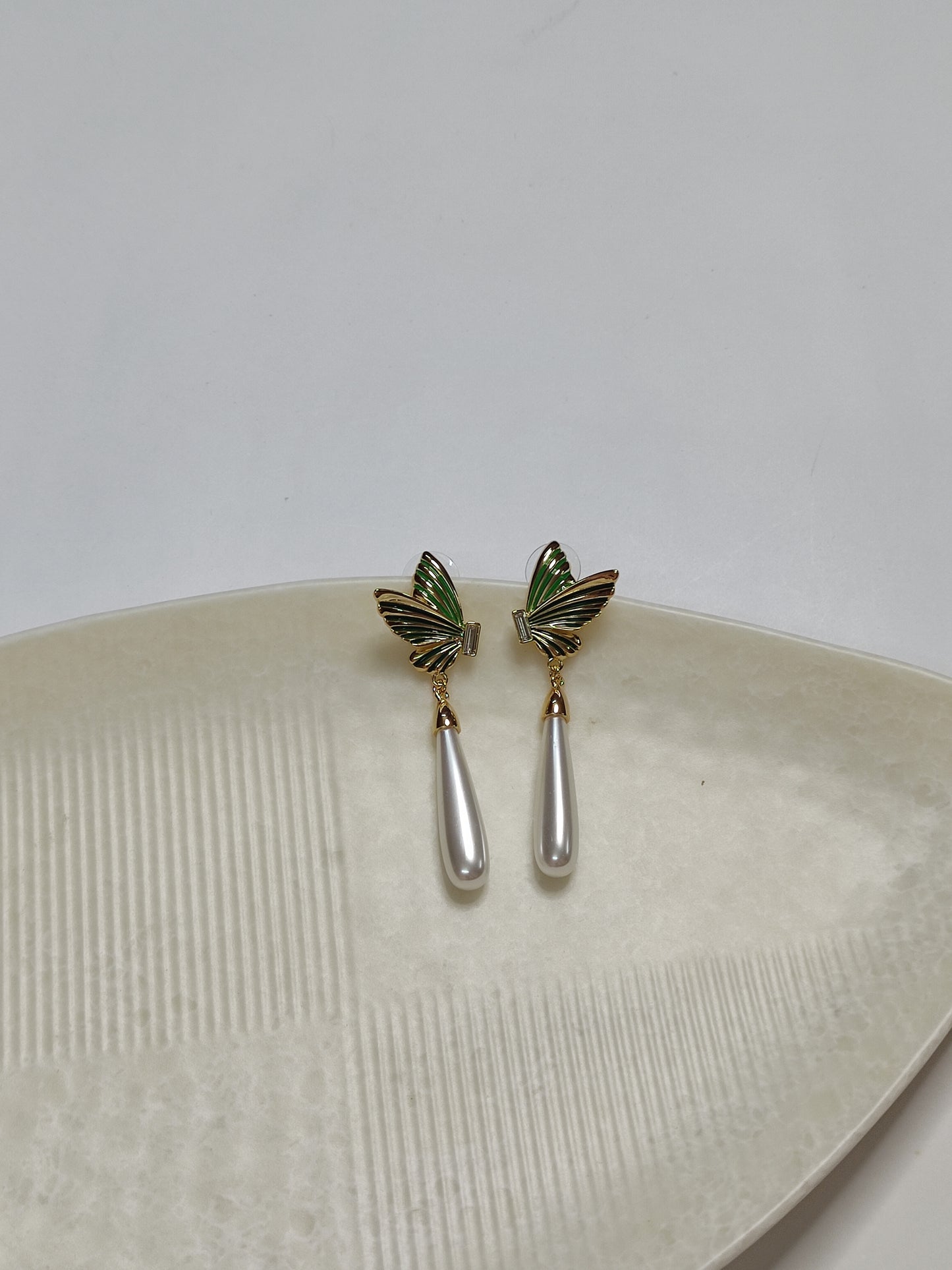 276 Green & Gold Butterfly Pearl Drops