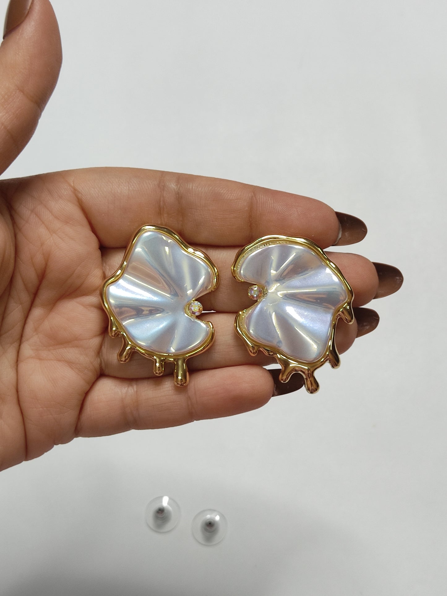 280 Pearl & Gold Shoreline Studs