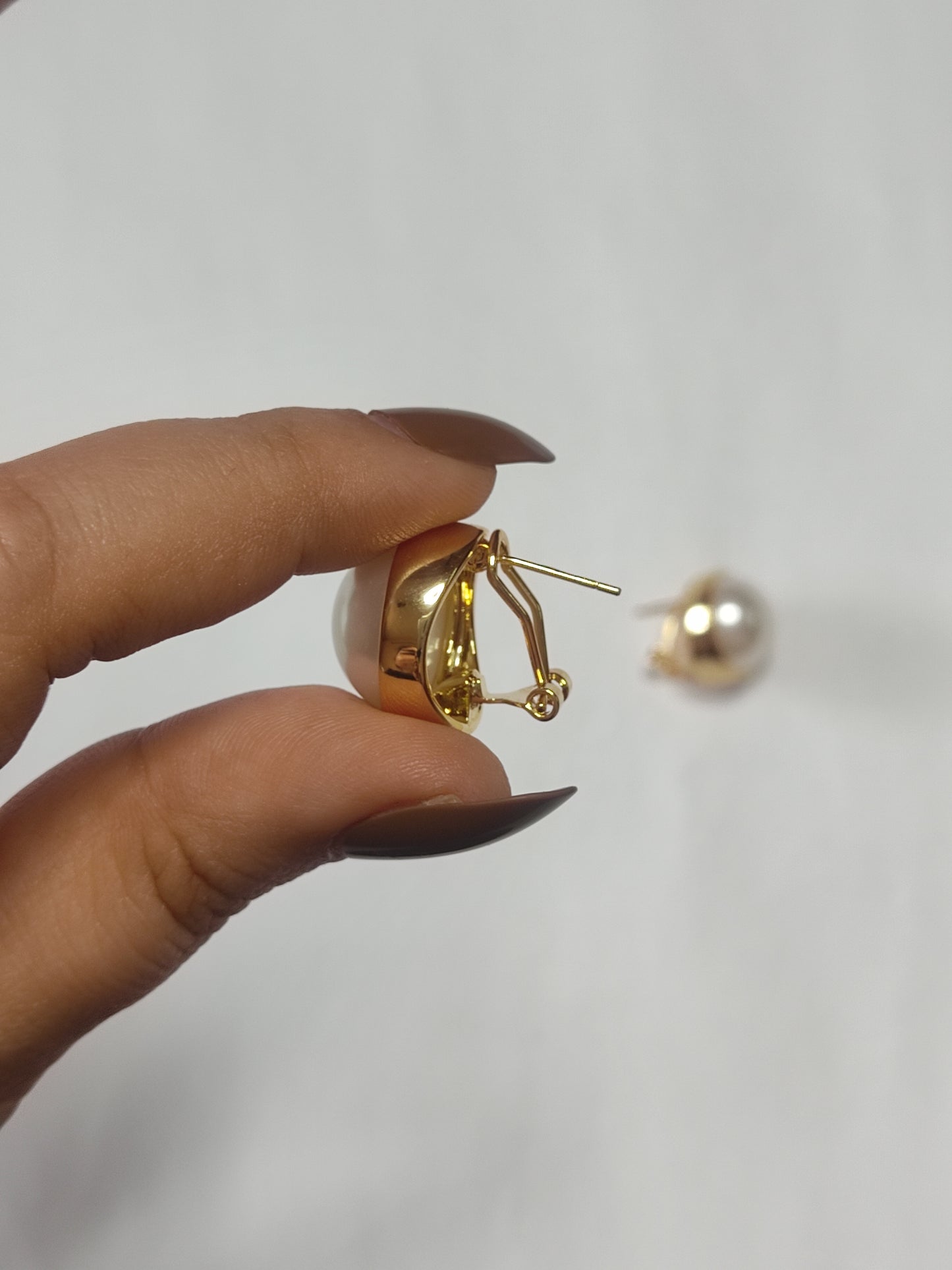 286 Gold and Pearl Medium Studs