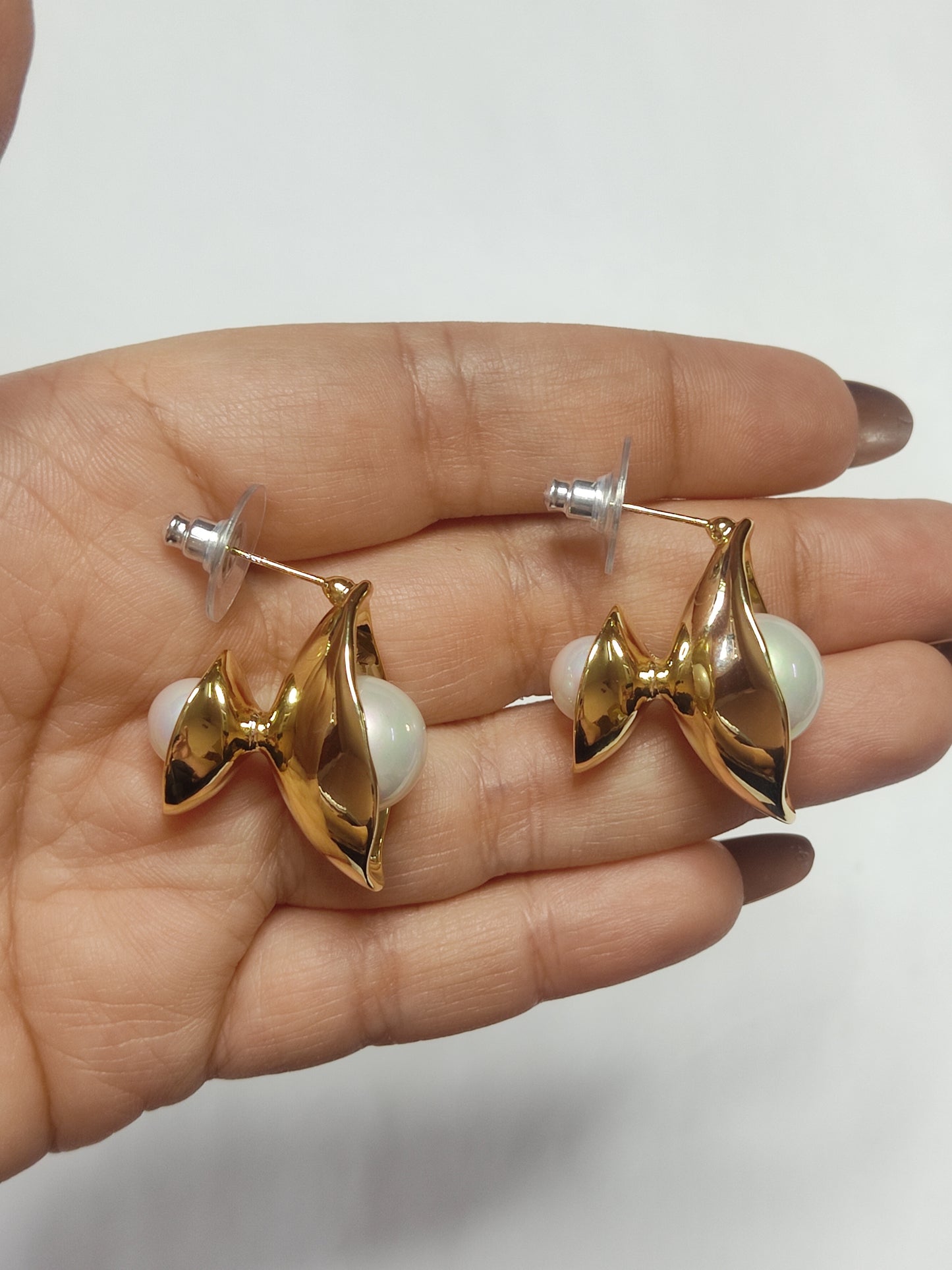 289 Pearl and Gold Pea Studs
