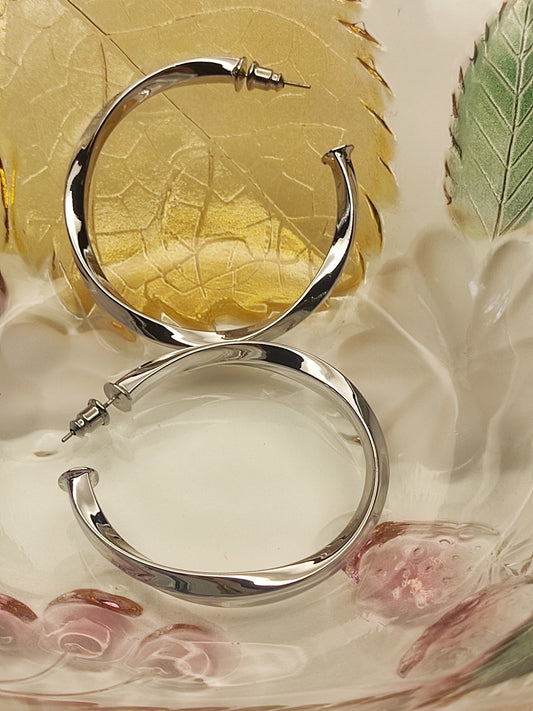 023 Medium Silver Twist Hoops.