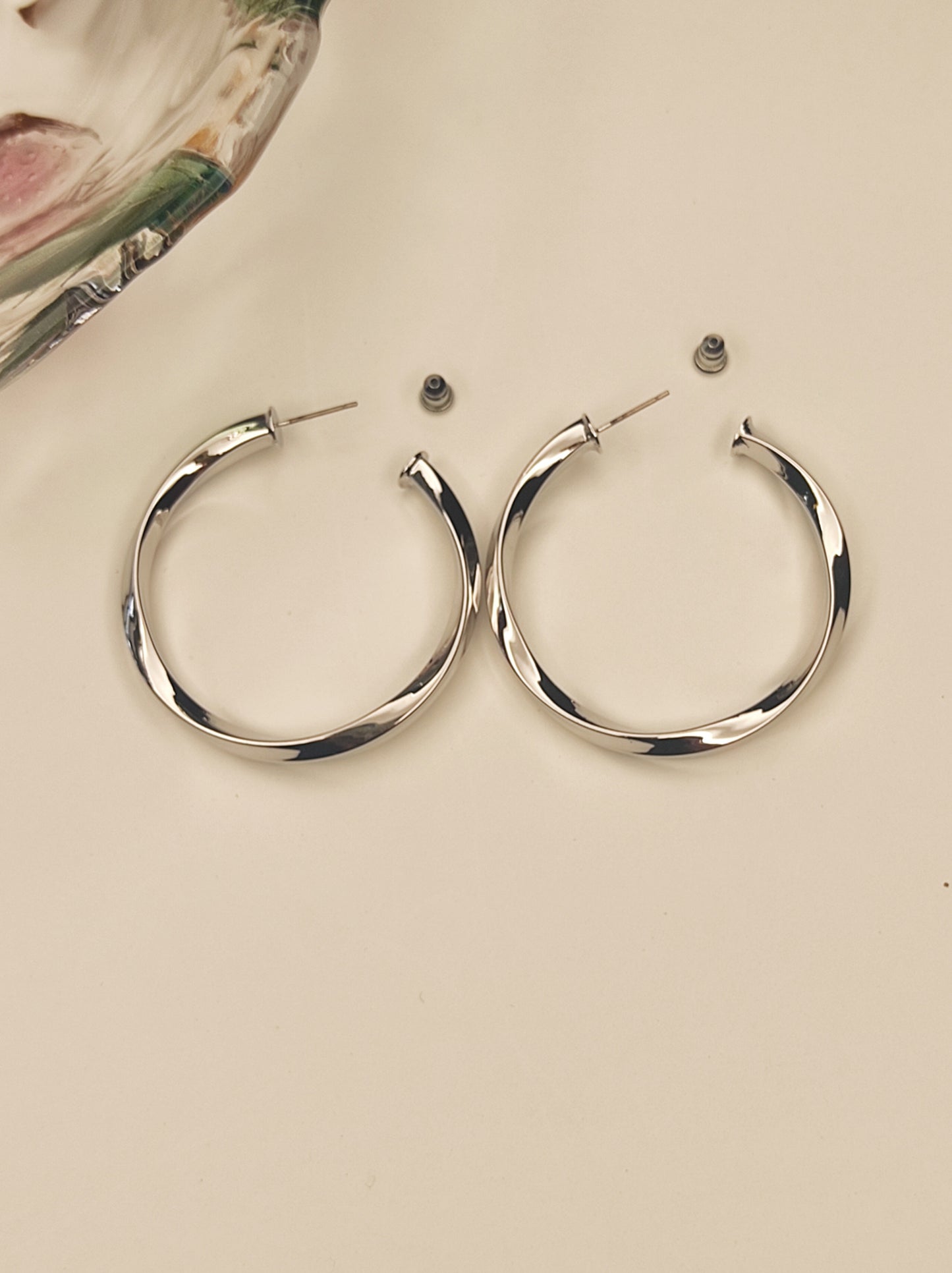 023 Medium Silver Twist Hoops.