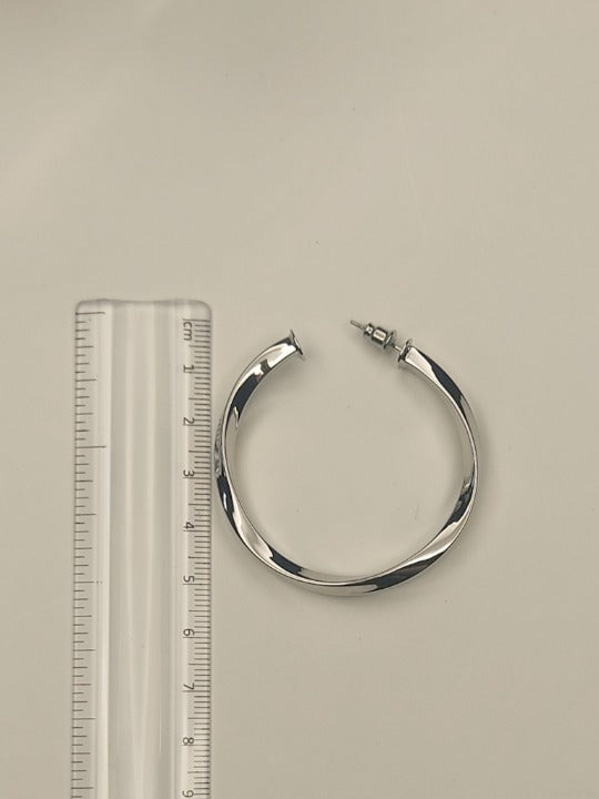 023 Medium Silver Twist Hoops.