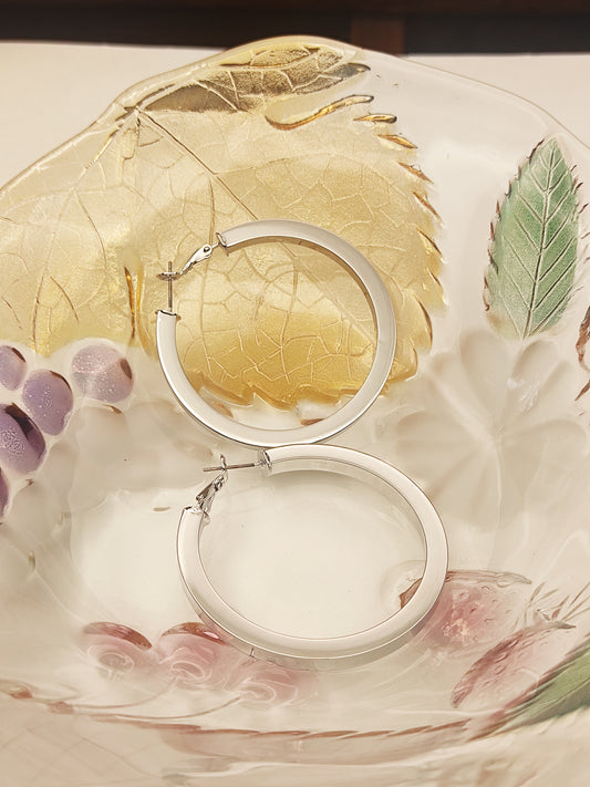 024 Medium Silver Classic Hoops