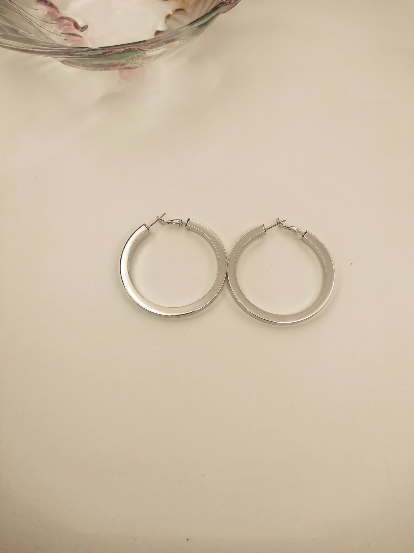 024 Medium Silver Classic Hoops