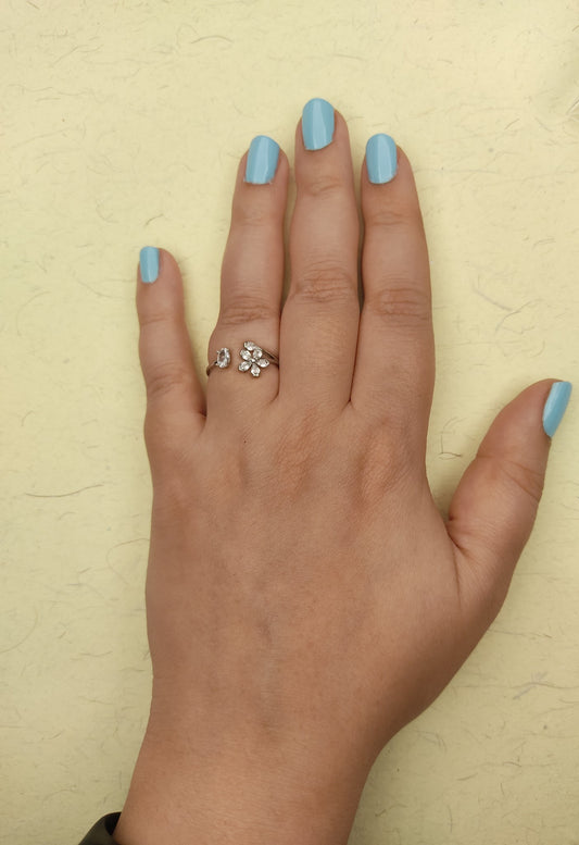 038 Silver Flower Dainty Ring