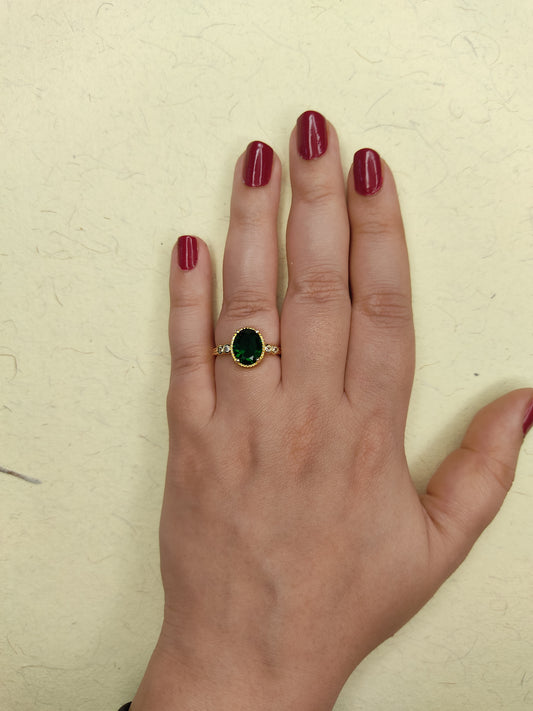 050 Green Dainty Oval Ring