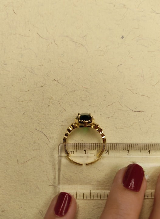 050 Green Dainty Oval Ring