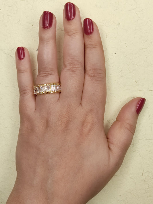 065 Gold Square Baguette Band