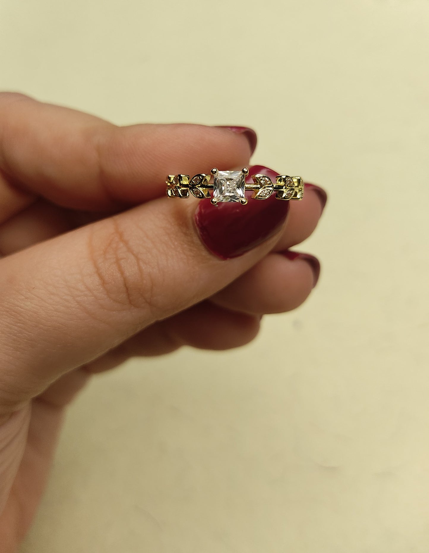 068 Gold Leaf Dainty Ring