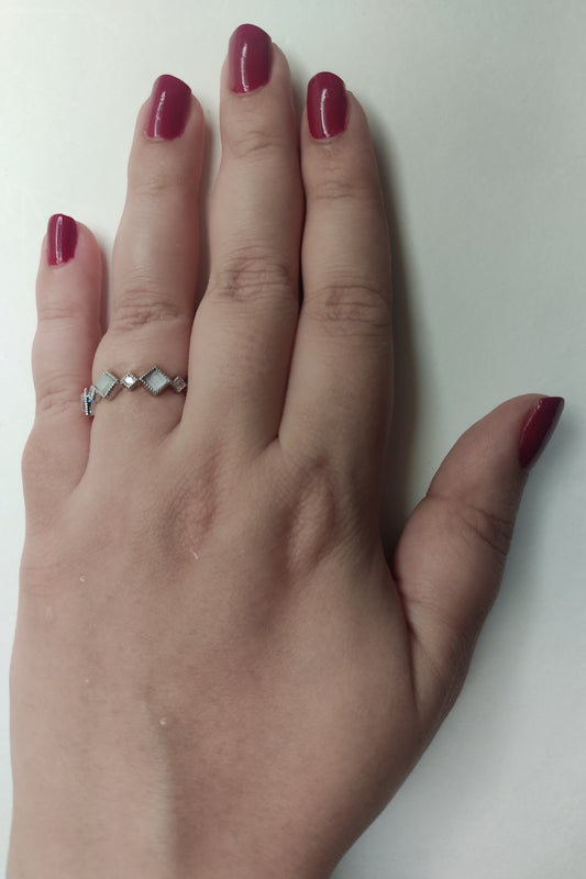 069 Silver-White Diamond Ring