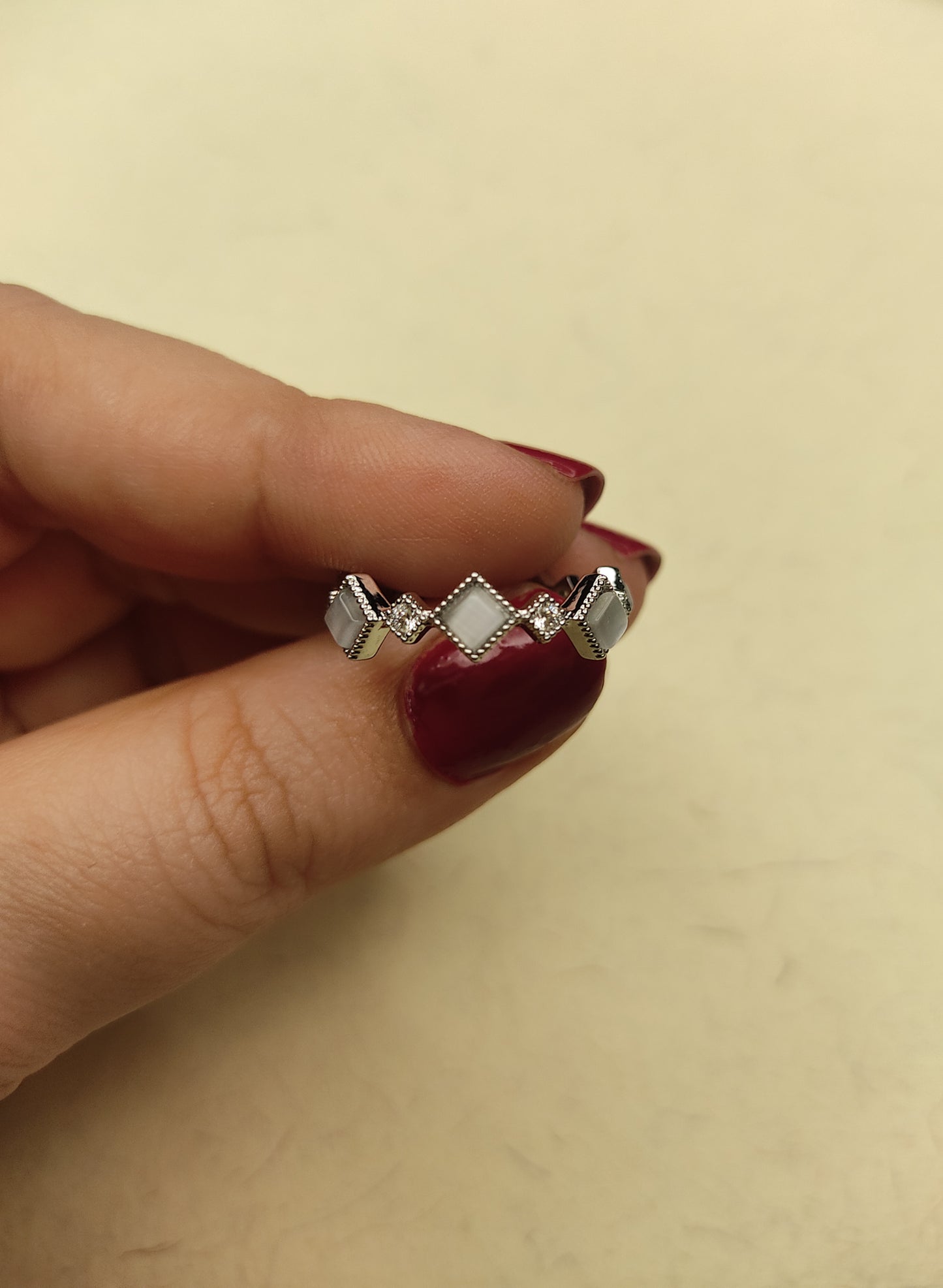 069 Silver-White Diamond Ring