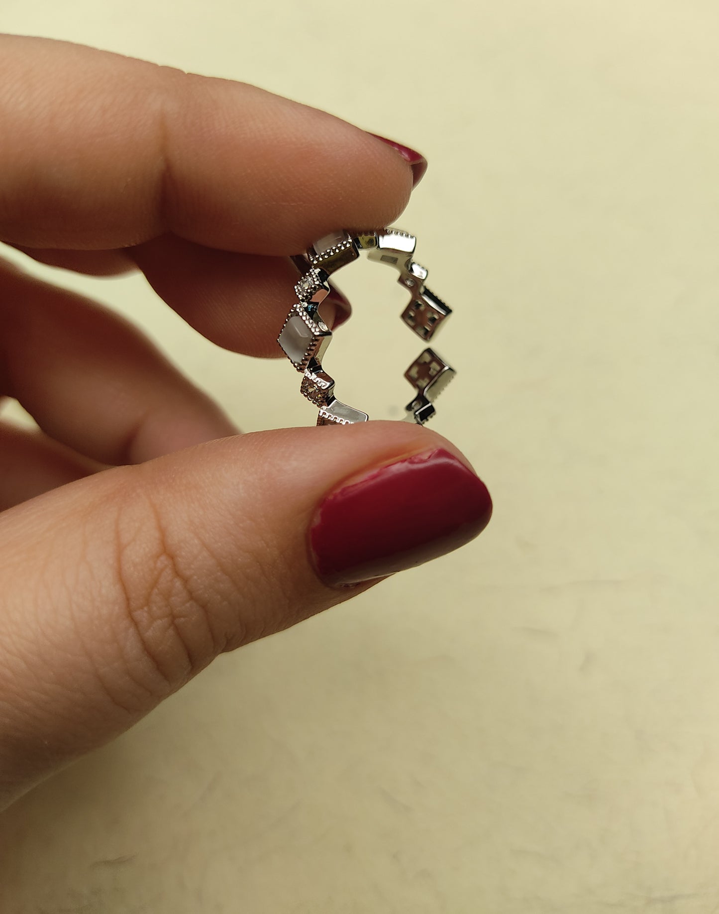 069 Silver-White Diamond Ring