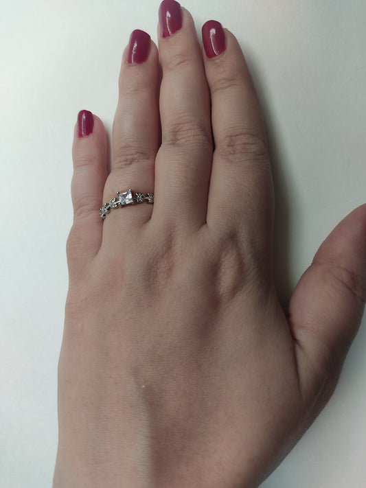 070 Silver Leaf Dainty Ring