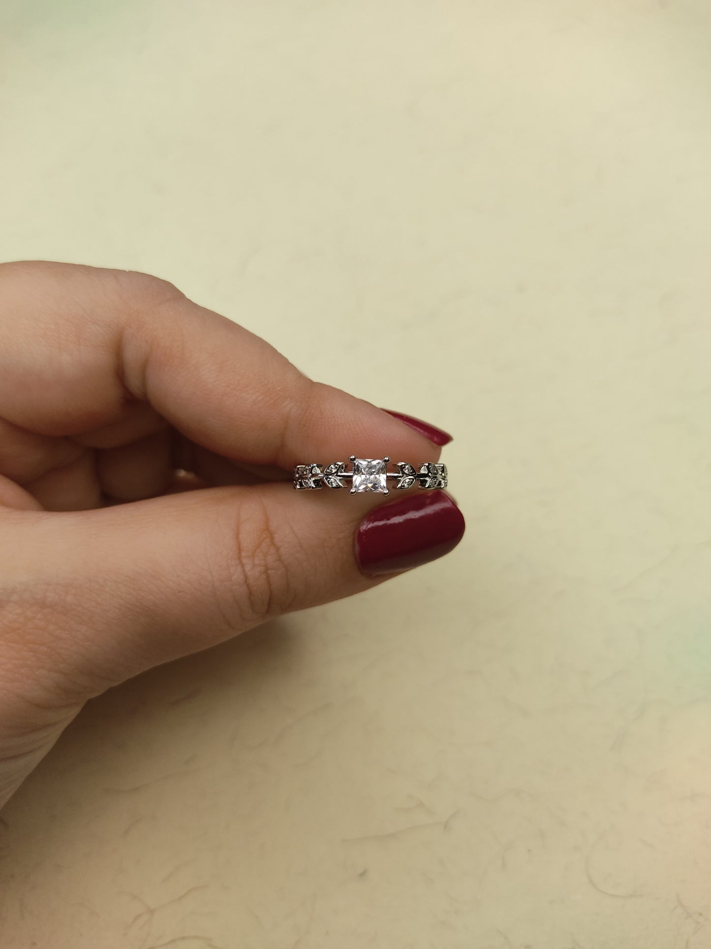 070 Silver Leaf Dainty Ring