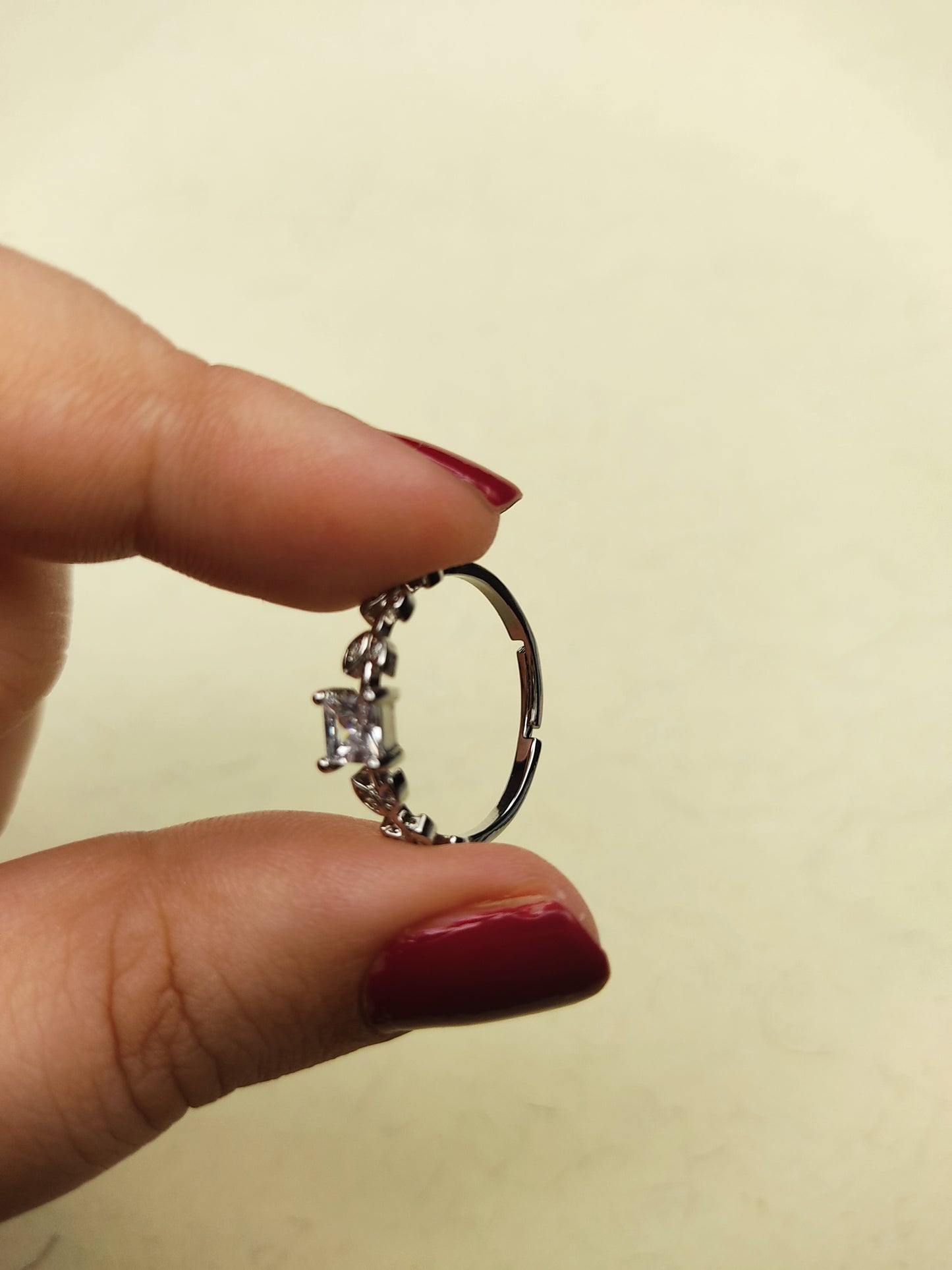 070 Silver Leaf Dainty Ring