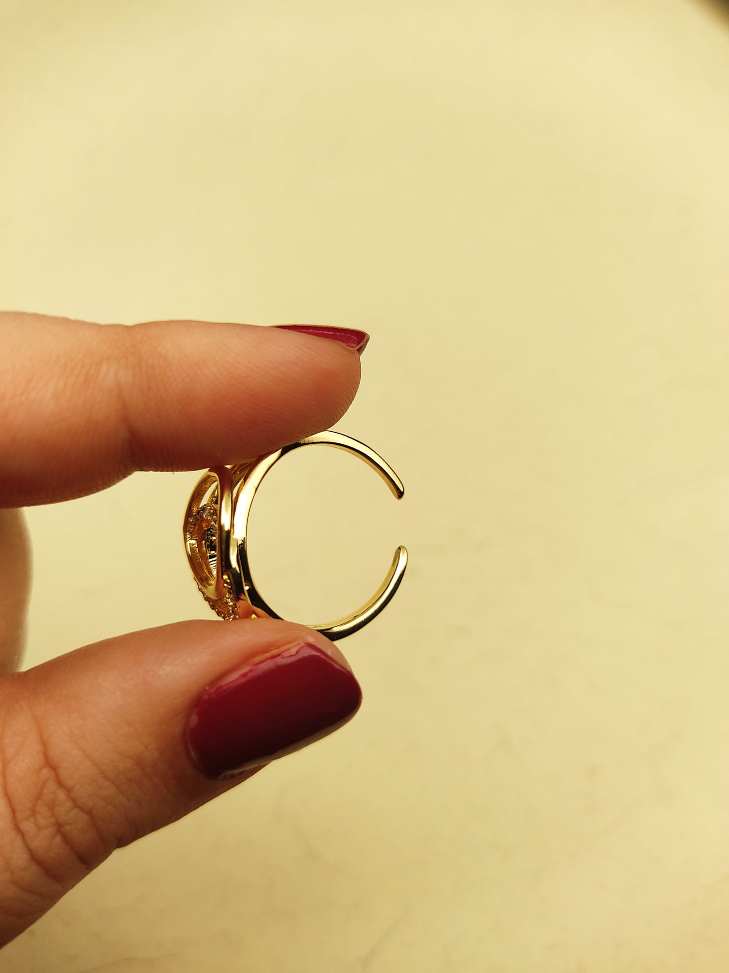 075 Gold Circular Overlap Ring