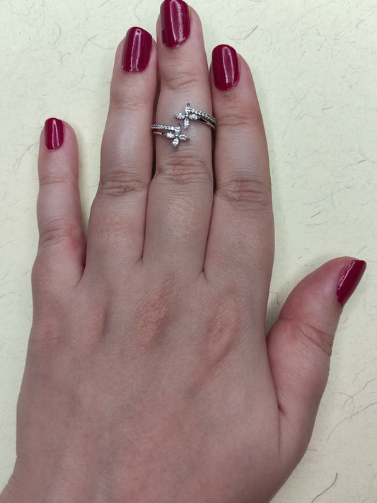 089 Silver Dainty Flower Ring