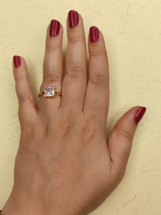 095 Gold Solitaire Minimalist Ring