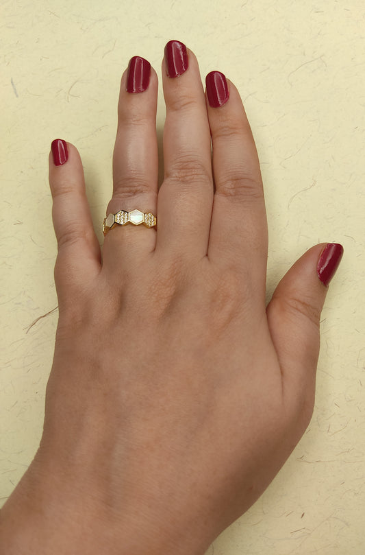 096 Gold White Honeycomb Ring