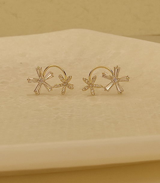 122 Gold Dainty Flower Studs