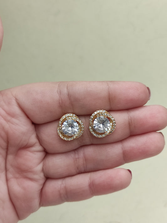 195 Gold Solitaire Studs