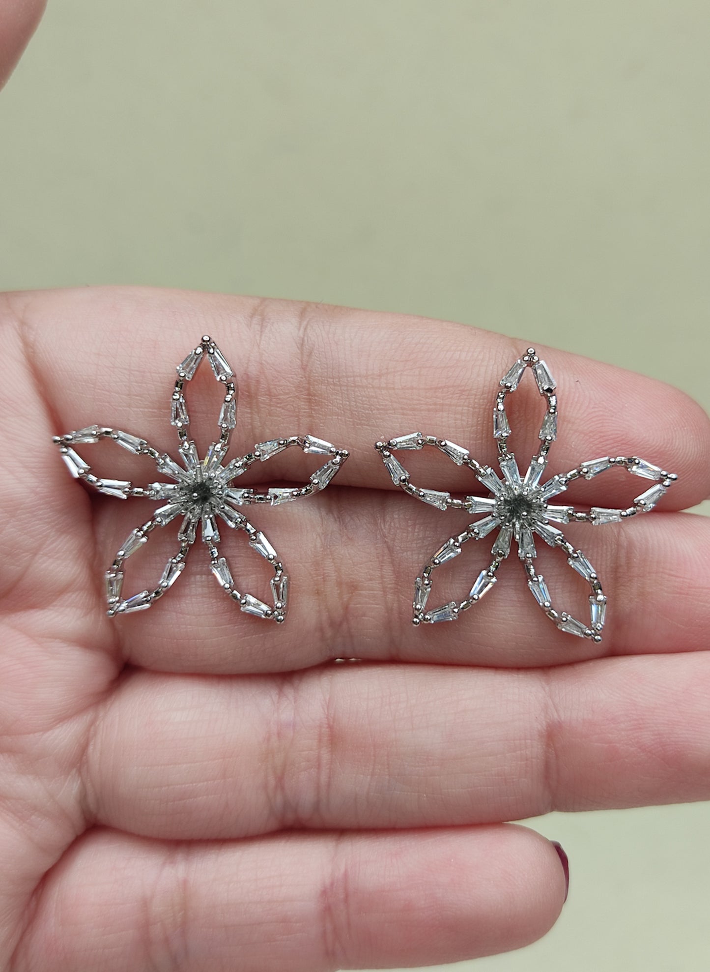 200 Silver Petal Flower Studs