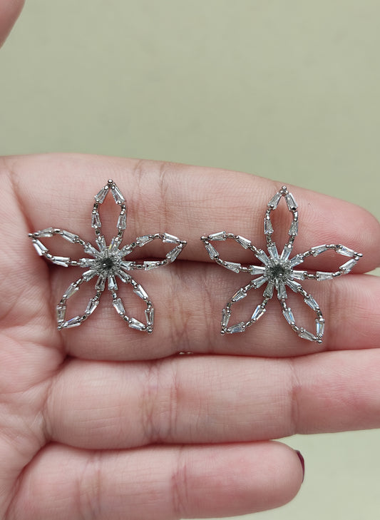 200 Silver Petal Flower Studs
