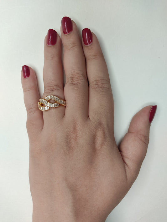 209 Gold Abstract Patterned Ring