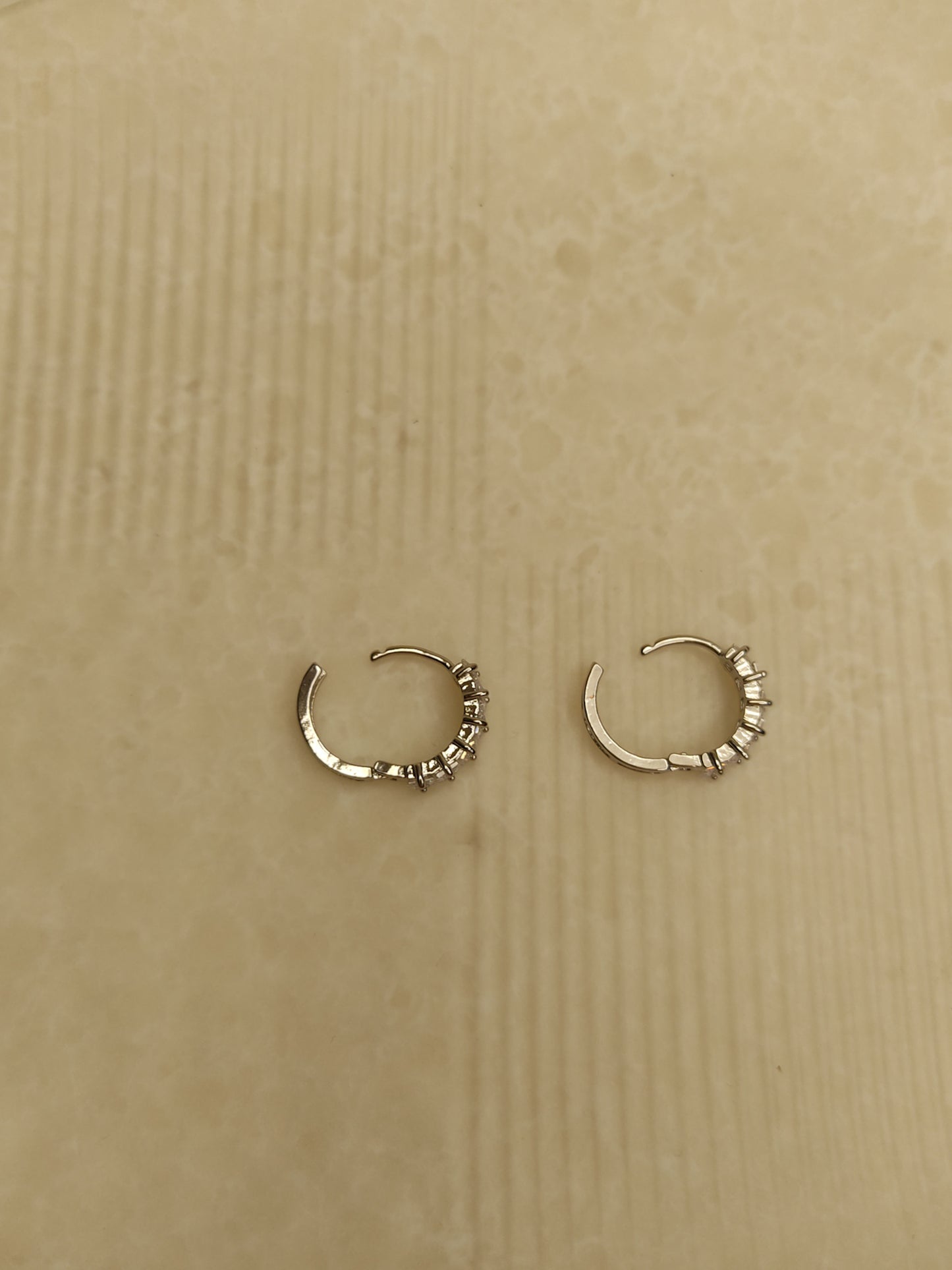 225 Silver Classic Studs
