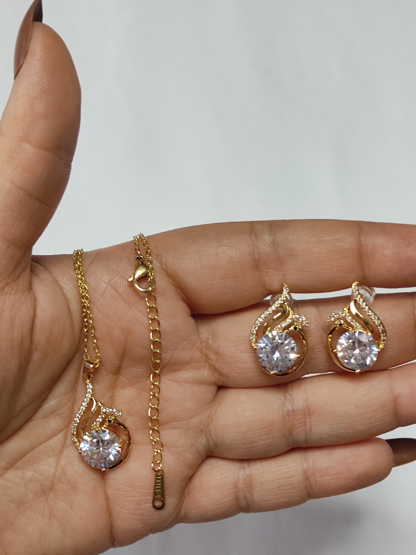 253 Gold Drop Pendant Set