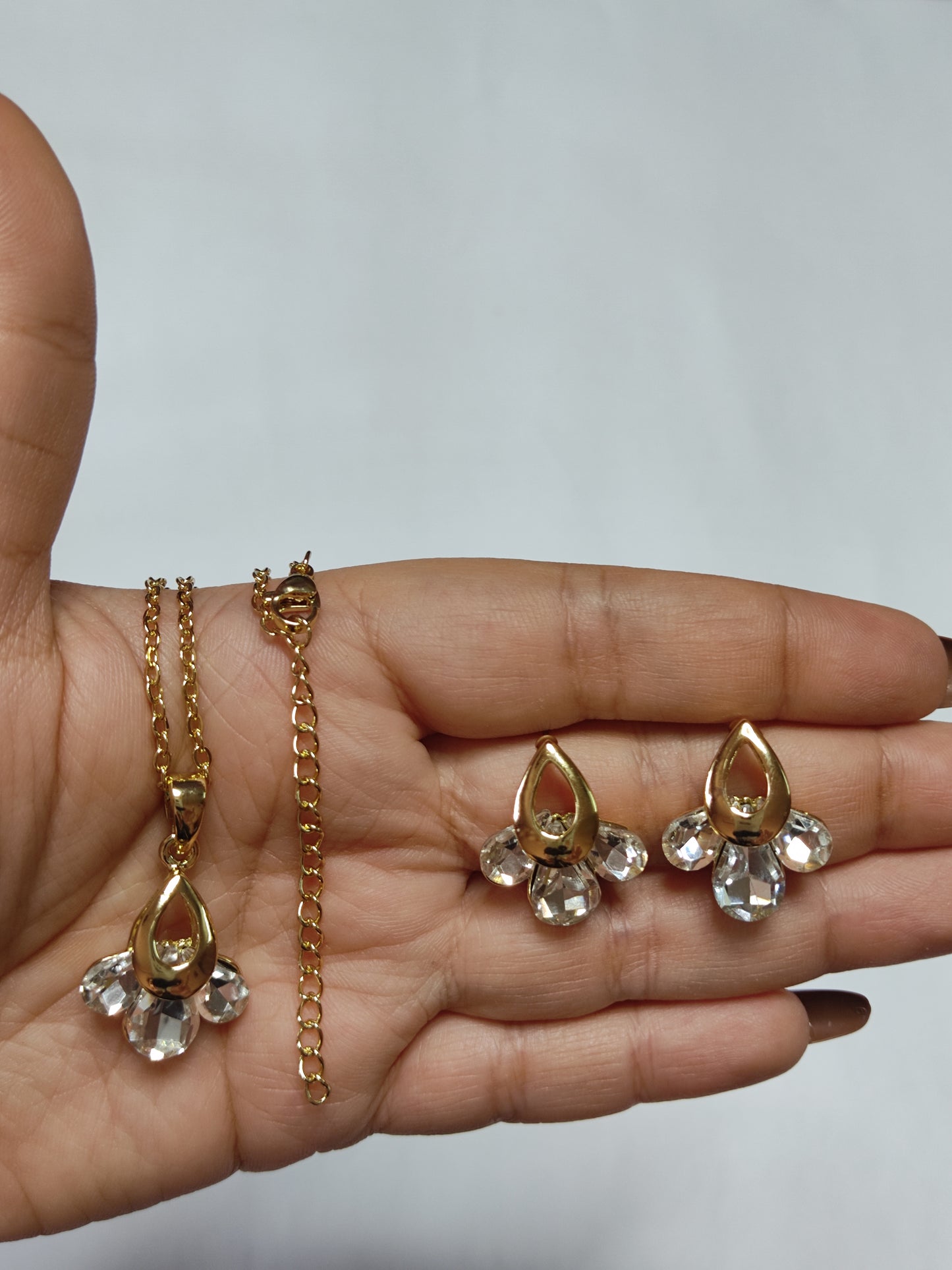256  Gold Petal Pendant Set