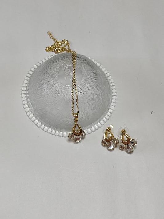 256  Gold Petal Pendant Set