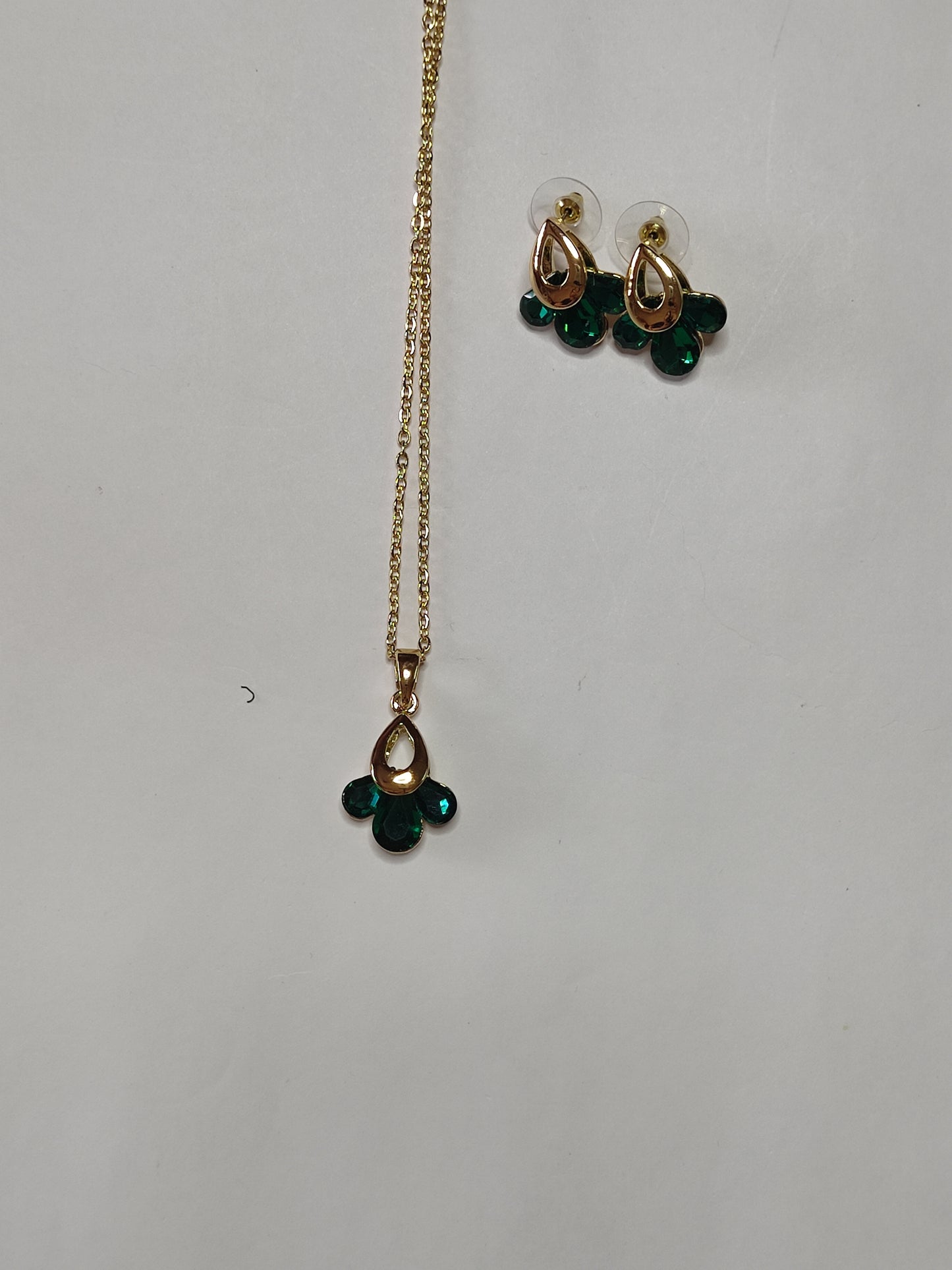 258 Green Petal Gold Pendant Set