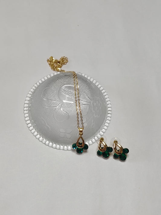 258 Green Petal Gold Pendant Set