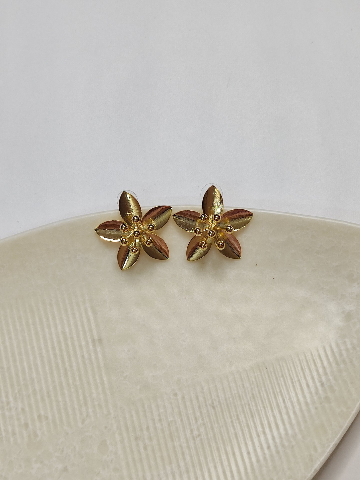 274 Gold Blooming Flower Studs
