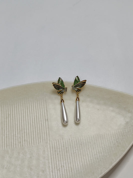 276 Green & Gold Butterfly Pearl Drops