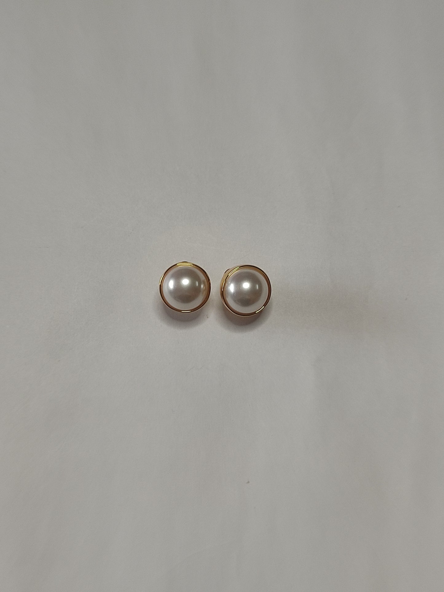 286 Gold and Pearl Medium Studs