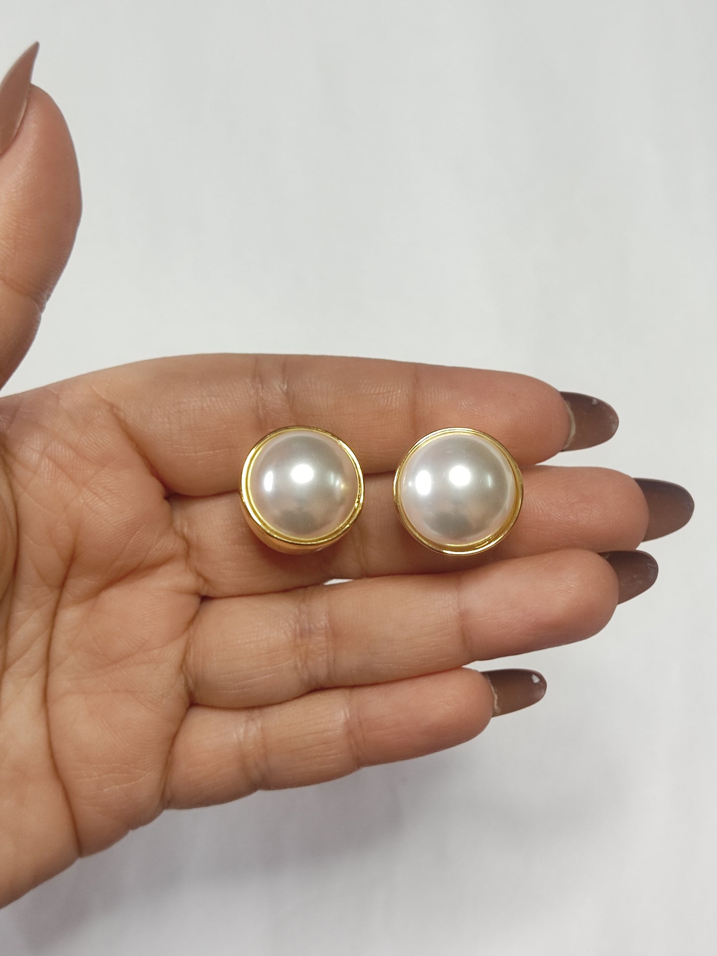 286 Gold and Pearl Medium Studs
