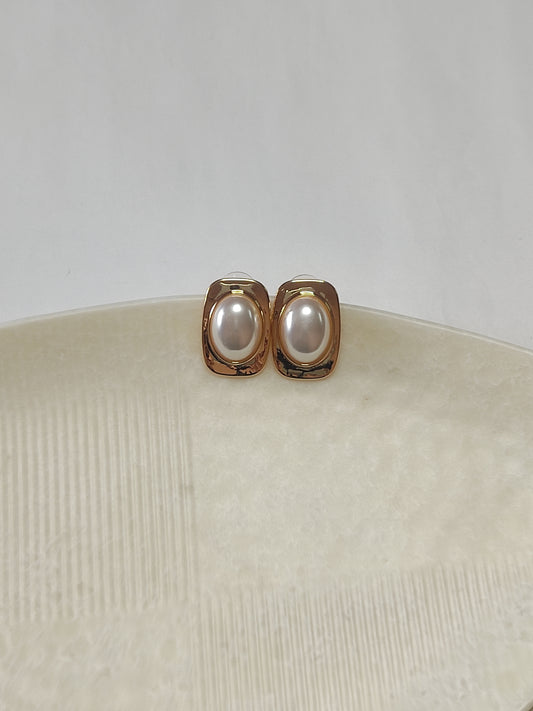288 Gold and Pearl Rectangle Studs