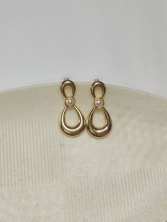 299 Pearl & Gold Minimalist Danglers