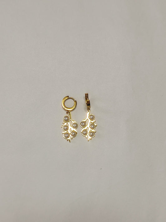303 Pearl & Gold Cluster Studs