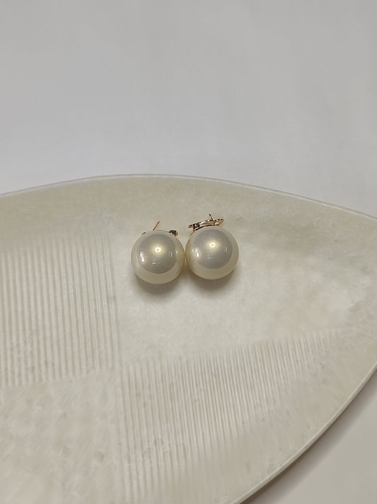 307 Big Cream Pearl Studs