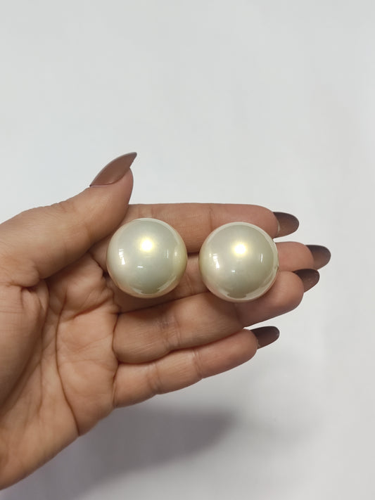 307 Big Cream Pearl Studs