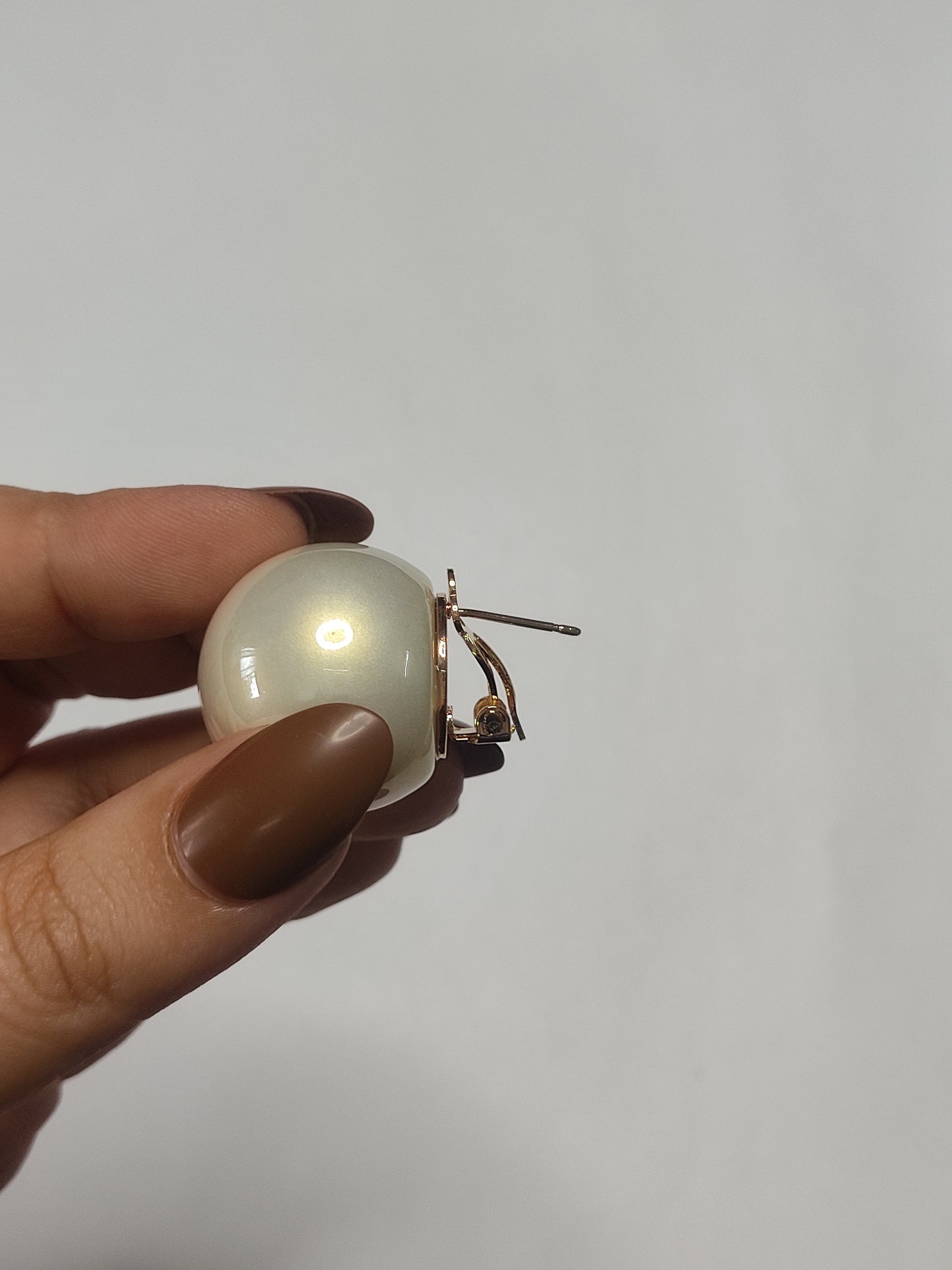 307 Big Cream Pearl Studs